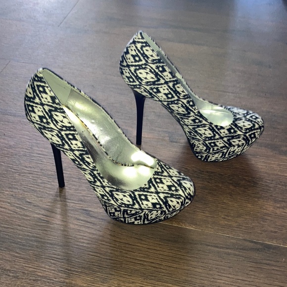 New Black and White Qupid Heels    Size 8.5 - Picture 4 of 8